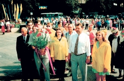 День Незалежності України. Покладання квітів до пам’ятника Тарасу Шевченку Харківською обласною організацією ЛПУ. Харків. 24 серпня 1999 року. 